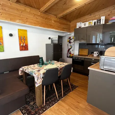 Beachfront Spina Daire *